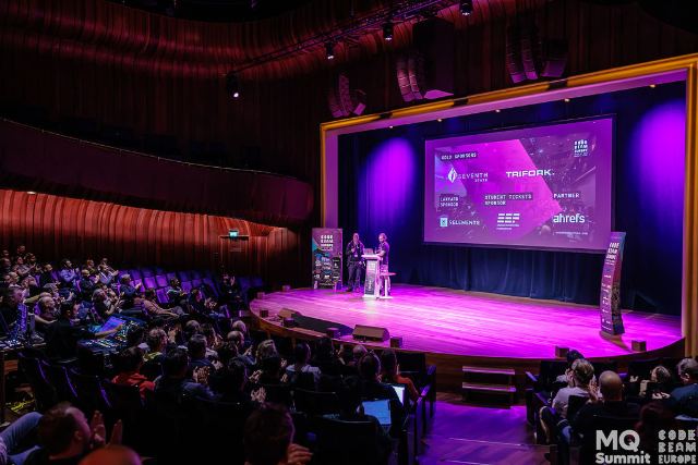 The main hall during a session